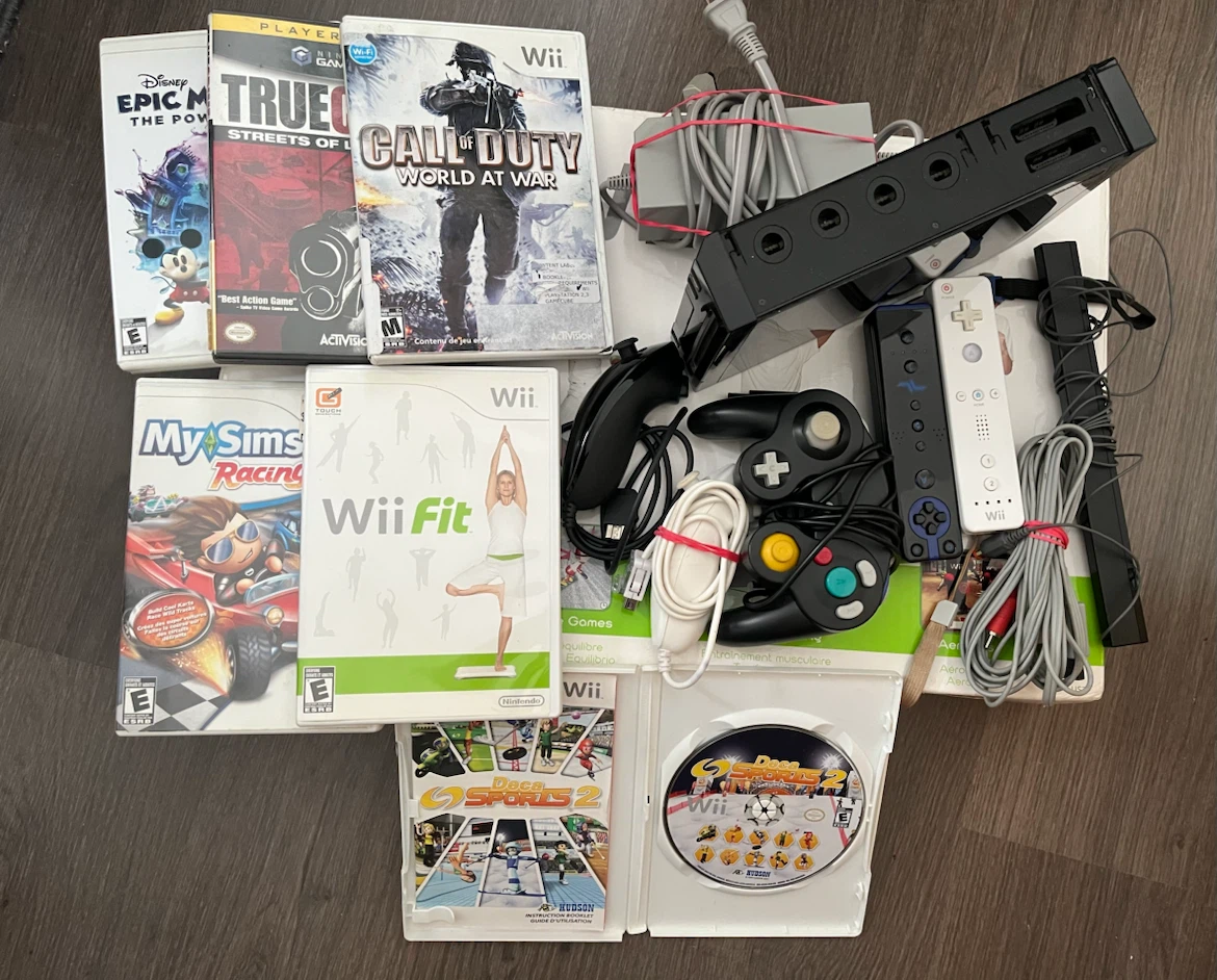 Nintendo Wii Console Bundle with Games and Controllers