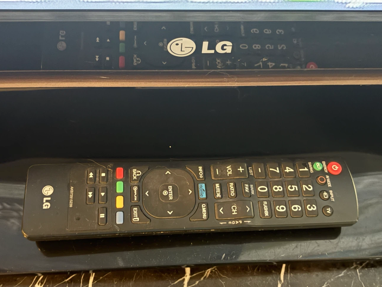LG TV with Remote Control - photo 2