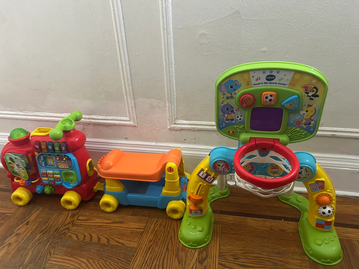 VTech Sit-to-Stand Train and Count & Win Sports Center