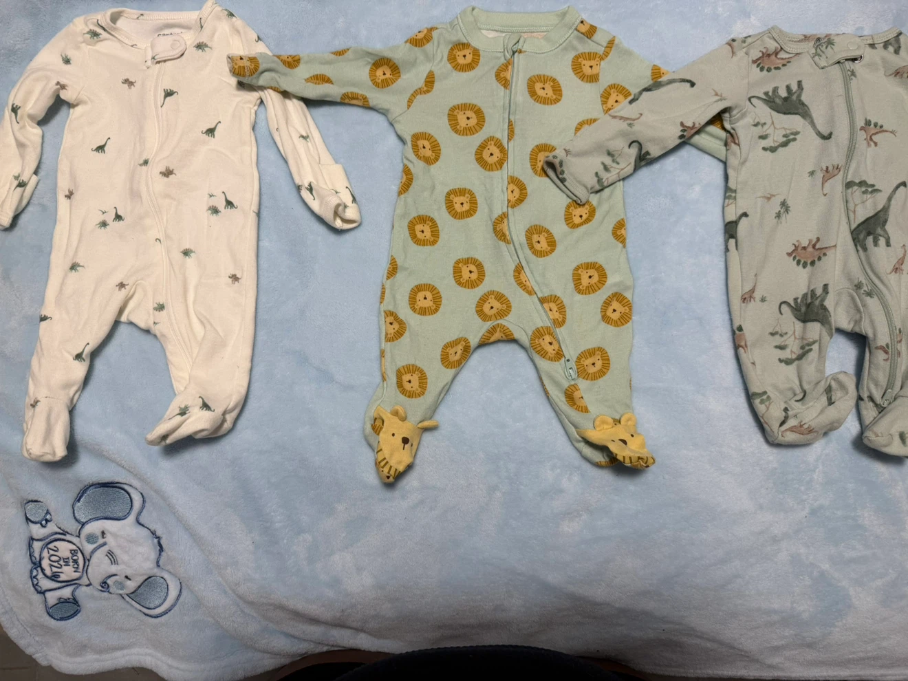 3-Piece Newborn Baby Boy Sleeper Bundle 🦕🦁 Never worn - photo 2