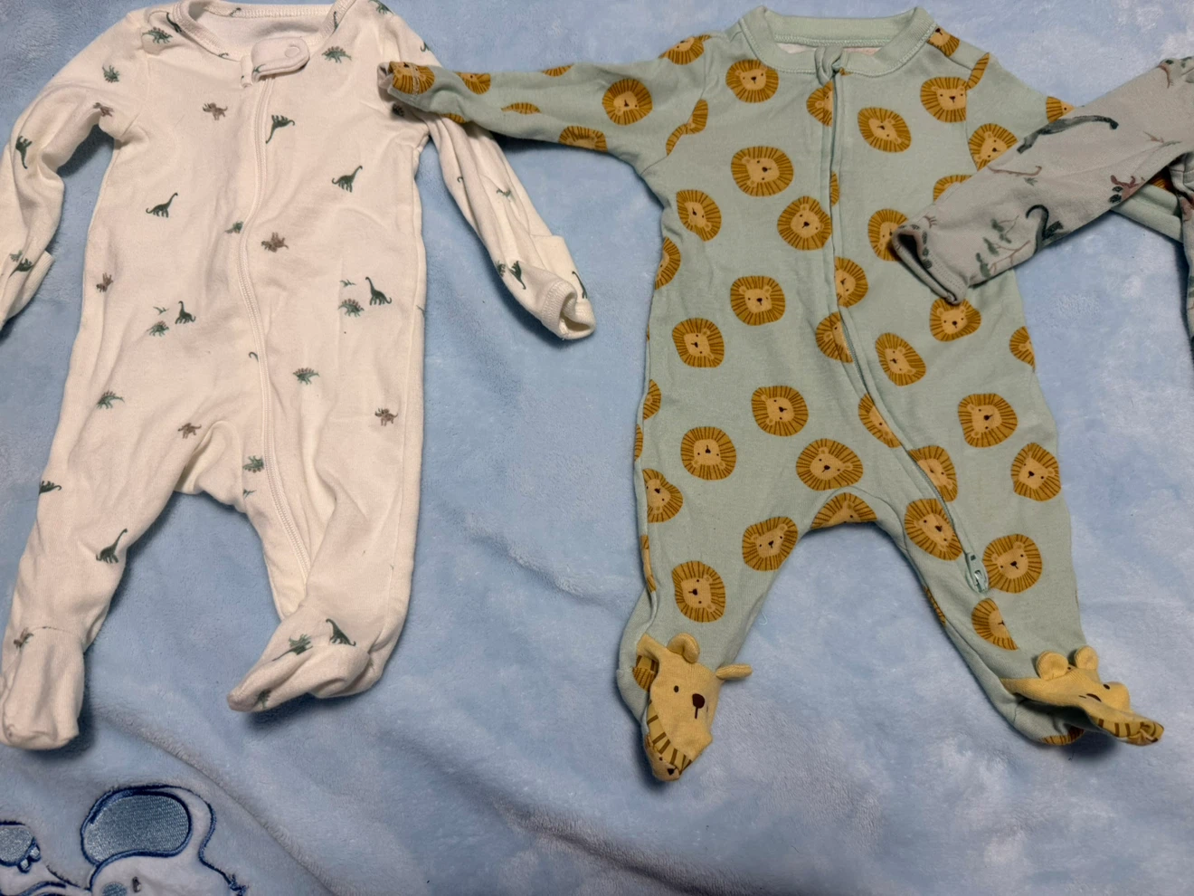 3-Piece Newborn Baby Boy Sleeper Bundle 🦕🦁 Never worn - photo 3
