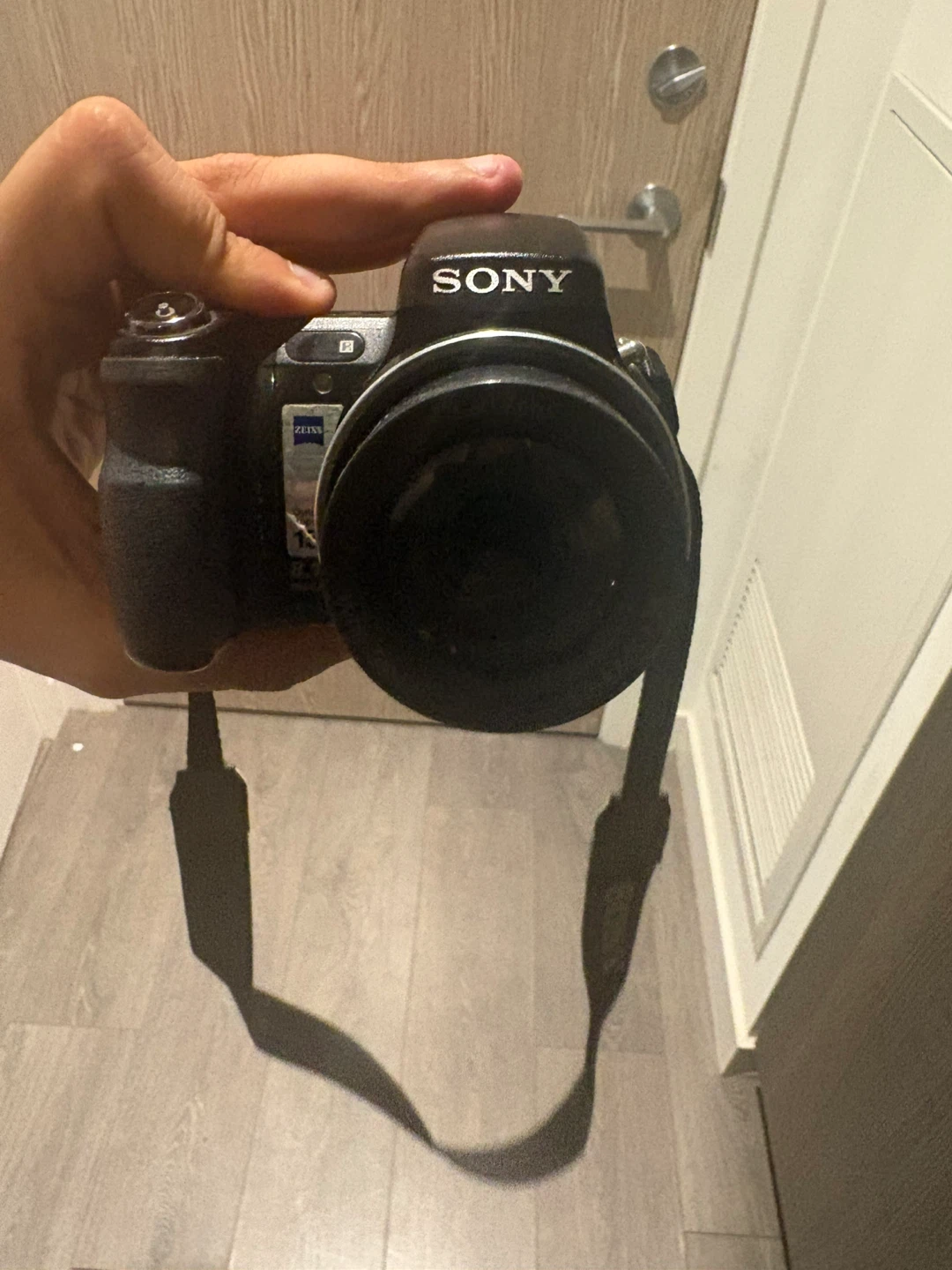 Sony Cyber-shot Digital Camera- DSC-H9- Working- Vintage