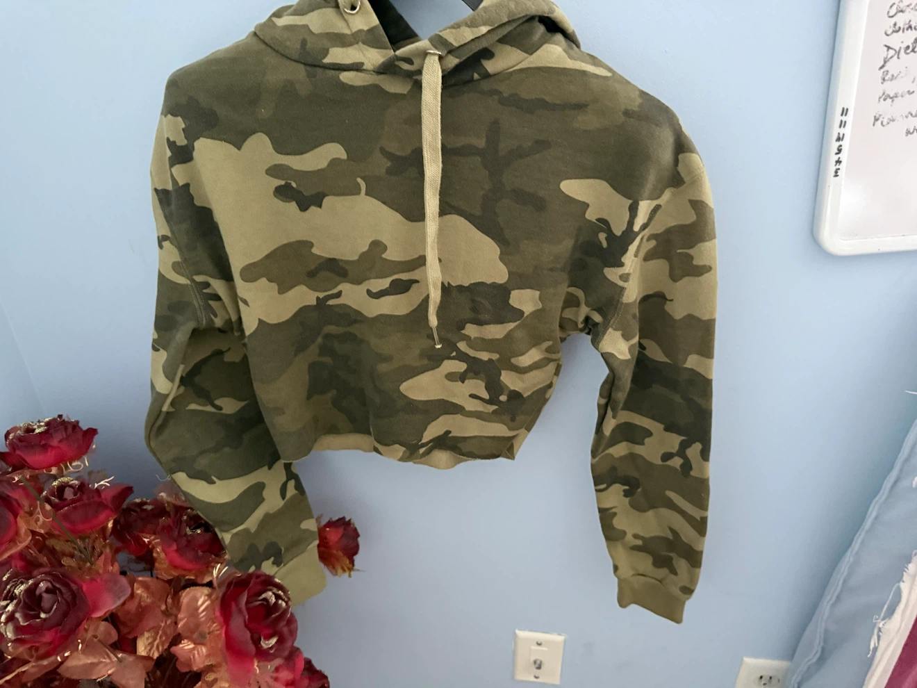 Camo print cropped hoodie - photo 2