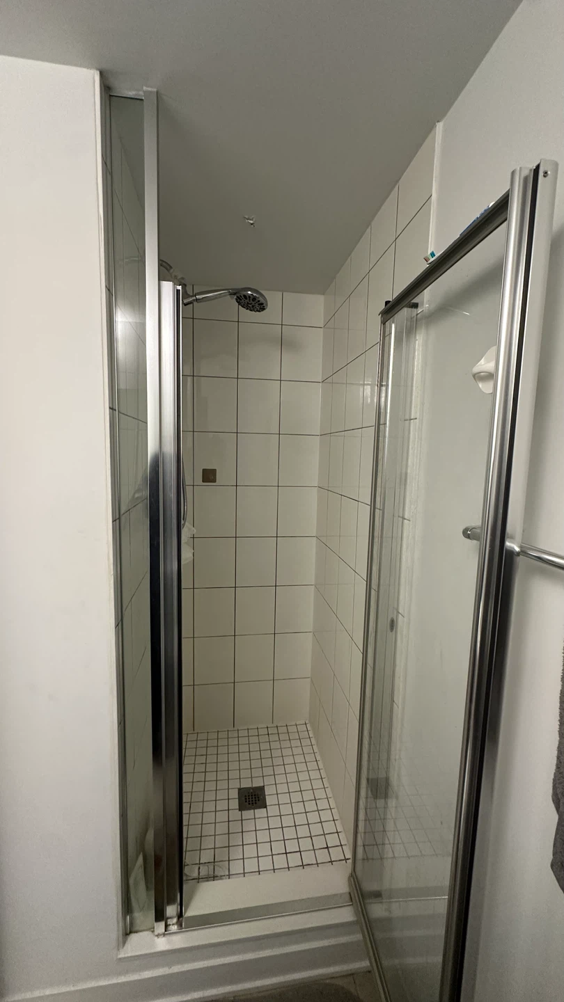 🏡 Townhouse Room for Rent / $1,100 / - photo 3