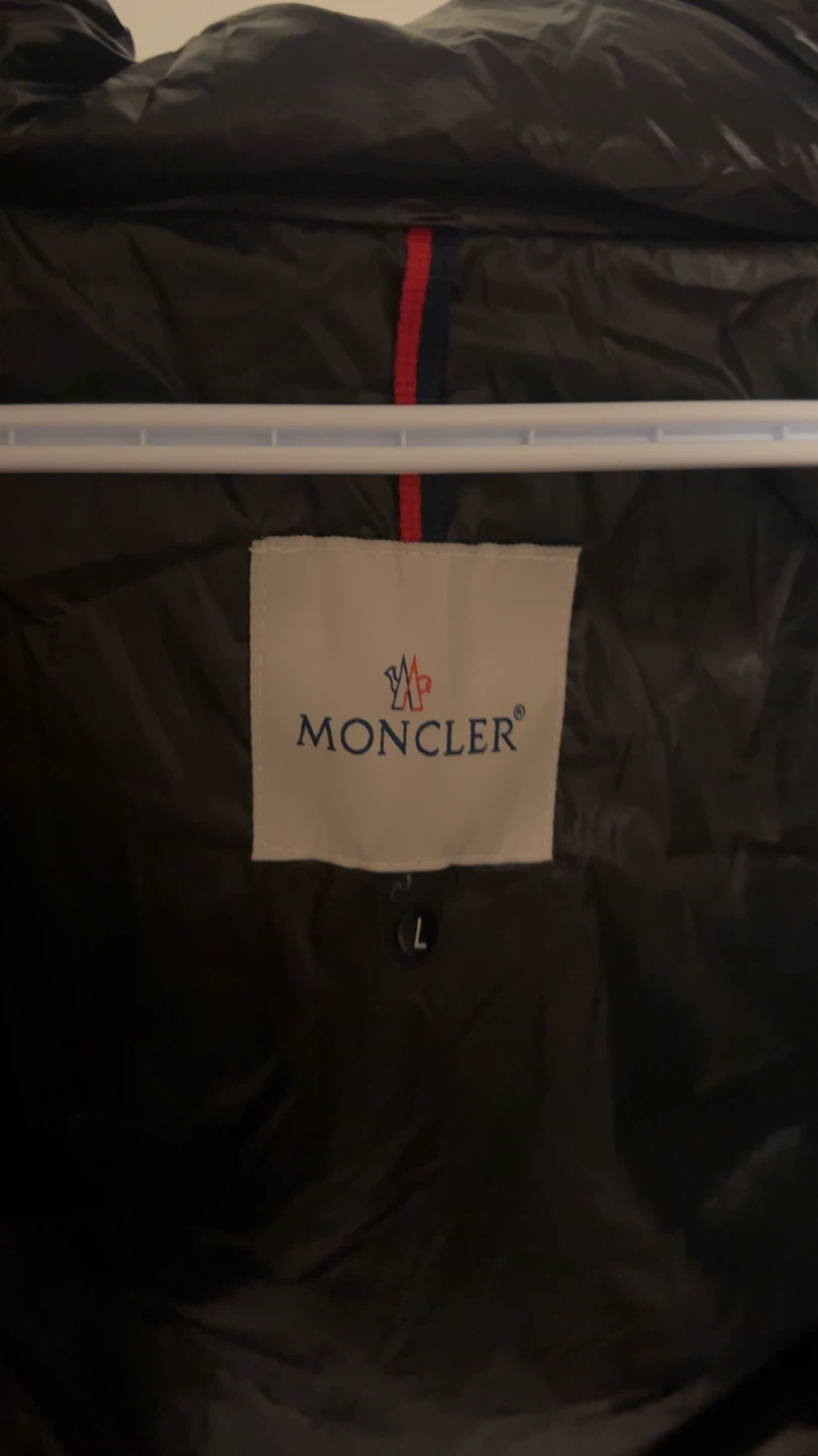 Moncler black down vest, size L - photo 2