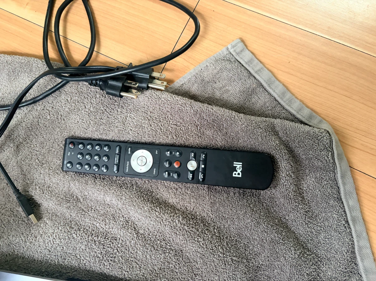 Bell Motorola VIP2262 PVR with Remote - photo 2