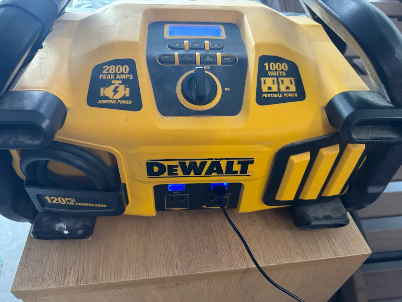DEWALT DXAEPS2 Digital Portable Power Station Jump Starter