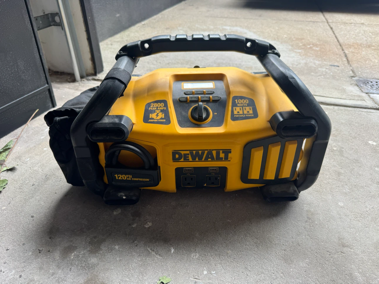 DEWALT DXAEPS2 Digital Portable Power Station Jump Starter - photo 5