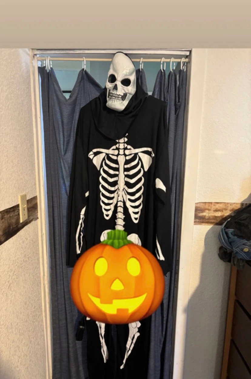 Skeleboner costume