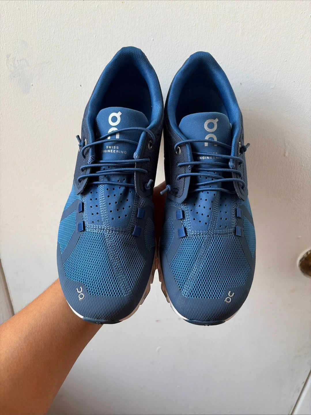 On cloud shoes size 8M
