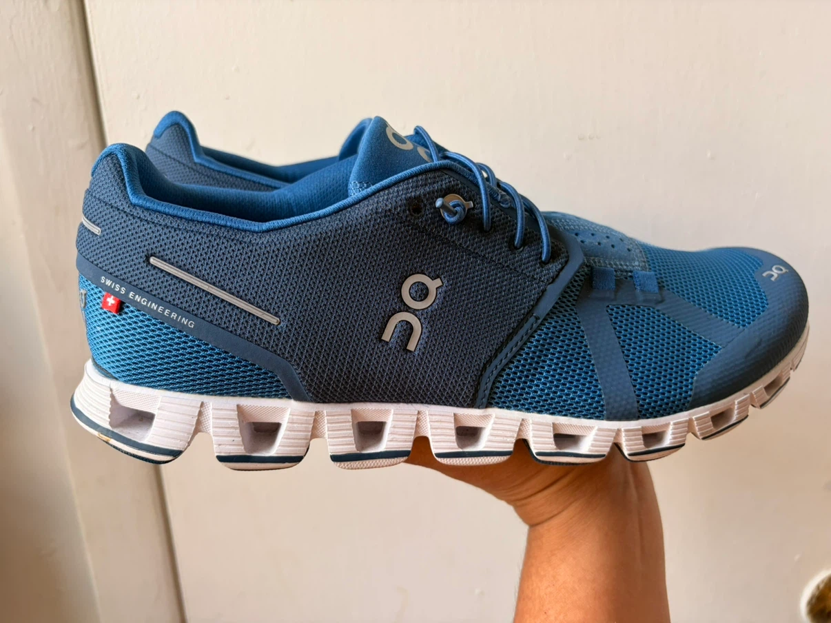 On cloud shoes size 8M - photo 3