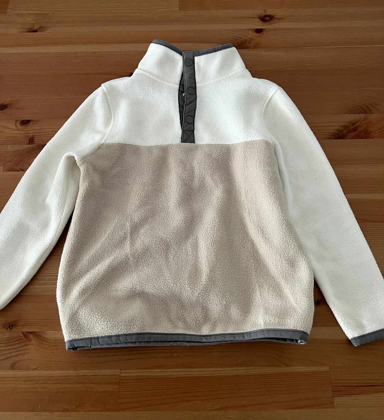 Old Navy 4T sweaters, set of three.
