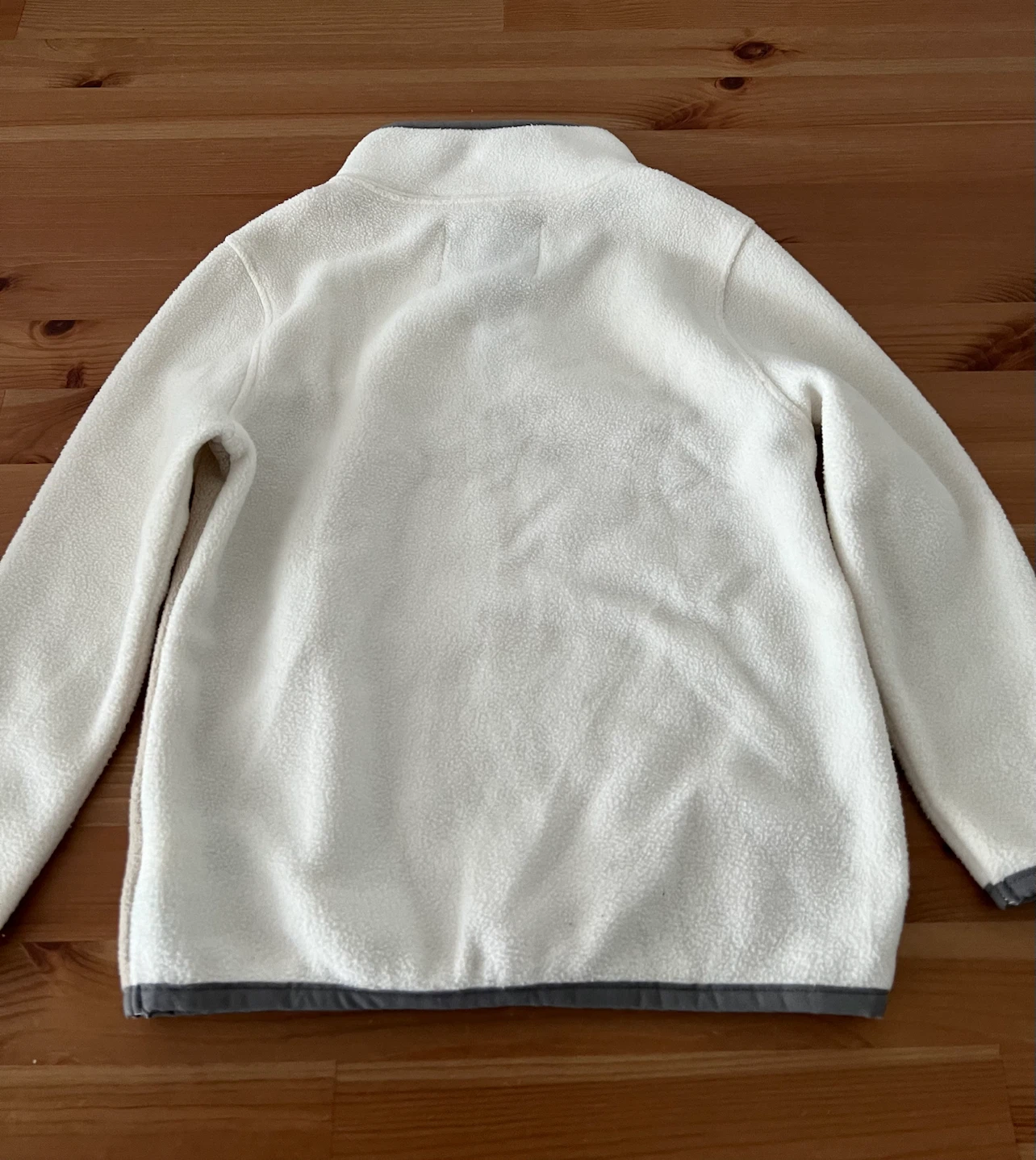 Old Navy 4T sweaters, set of three. - photo 3