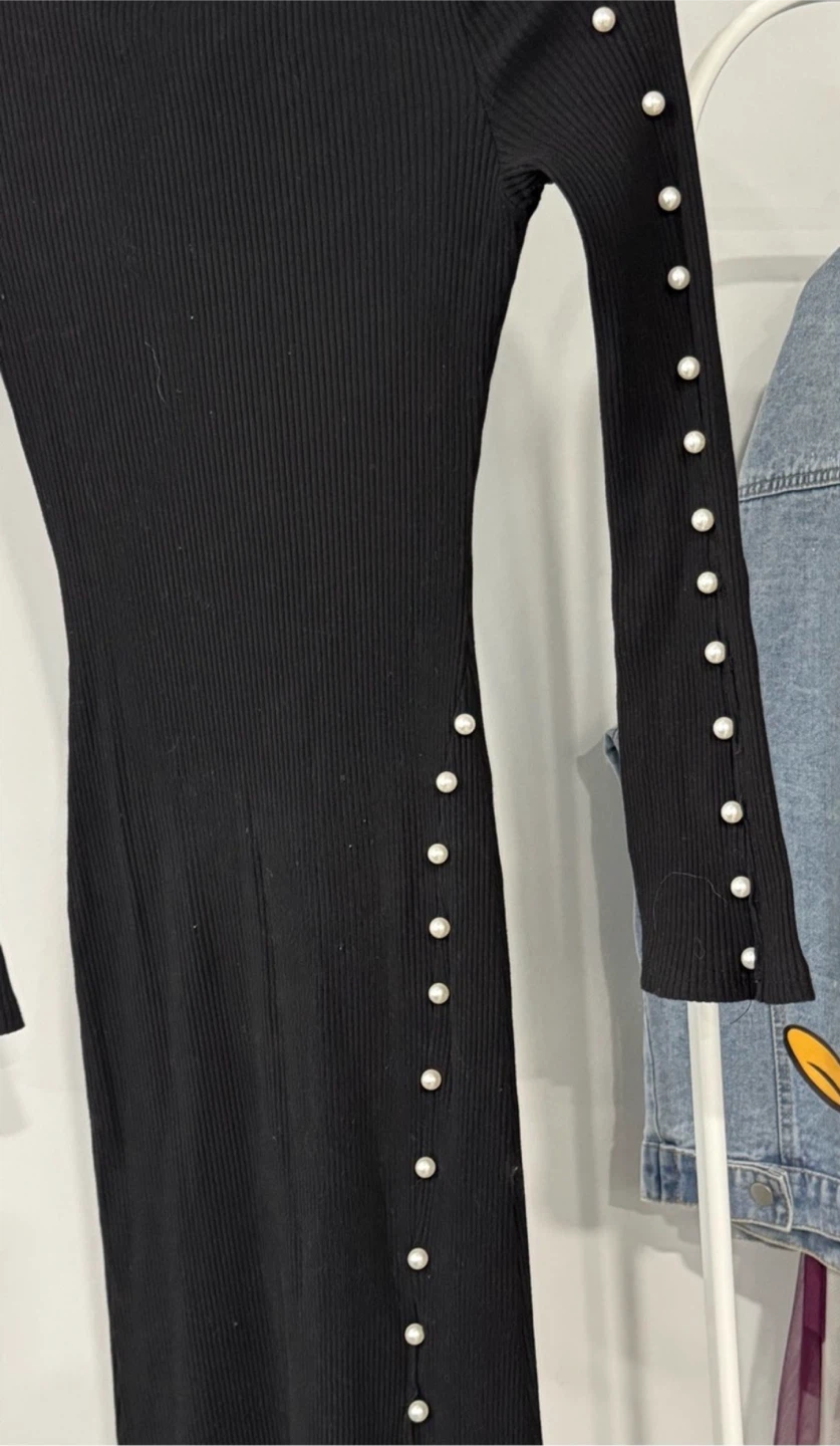 black ribbed mock-neck pearl detail midi dress size XS - photo 3