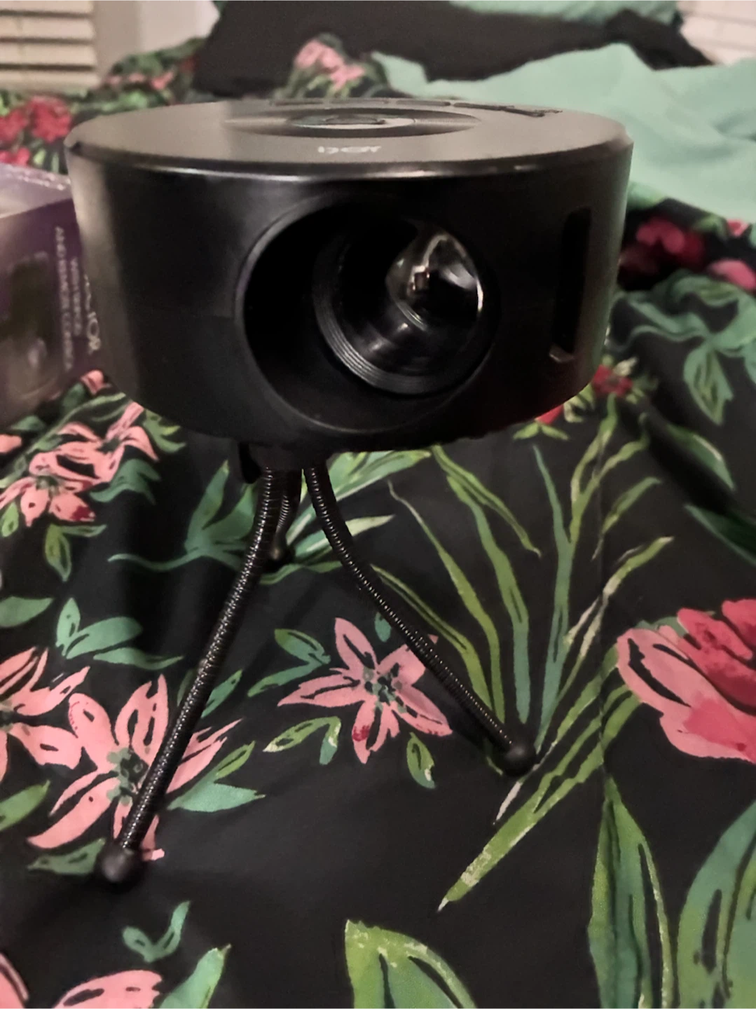 iJOY Portable Projector with Tripod and Remote - photo 3