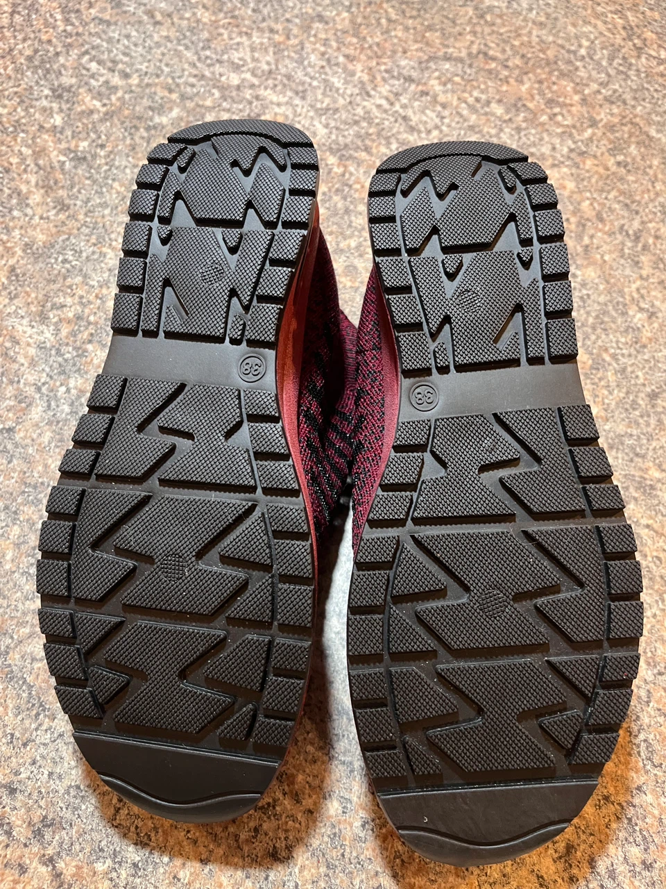 Burgundy and Black knit sneakers Size 7.5 - photo 5