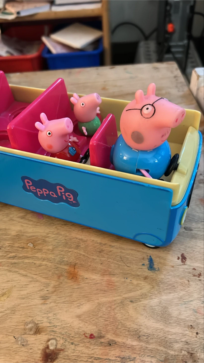Peppa Pig Toy Bus with Figures - photo 2