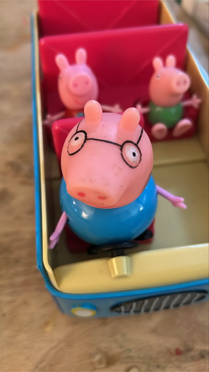 Peppa Pig Toy Bus with Figures - photo 3
