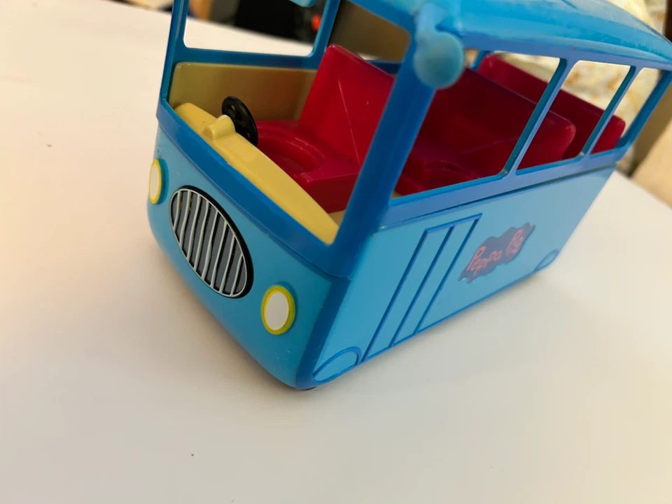Peppa Pig Toy Bus with Figures - photo 5