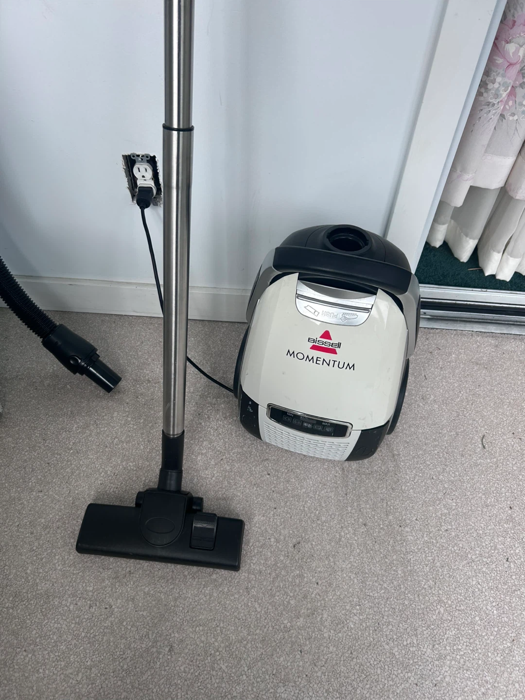 Bissell Momentum Canister Vacuum - photo 2