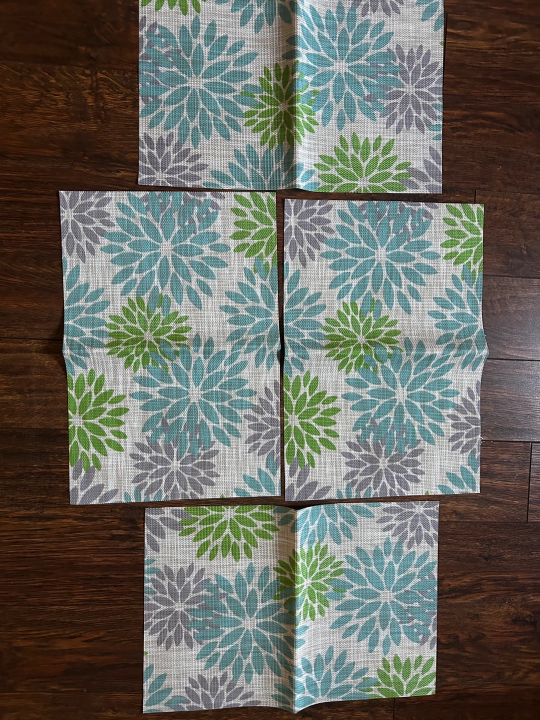 Assorted Table Runners and Placemats - photo 2