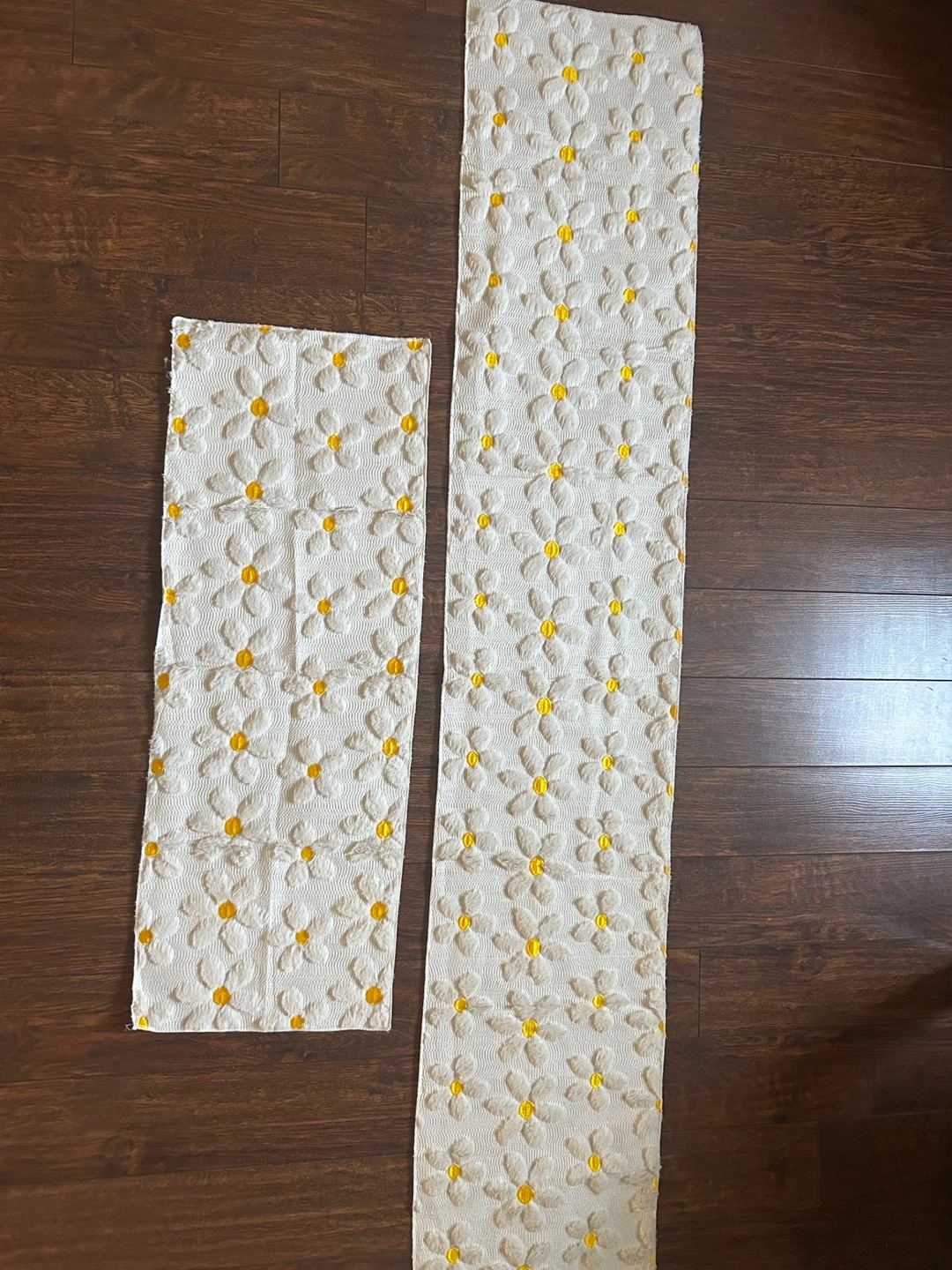 Assorted Table Runners and Placemats - photo 3