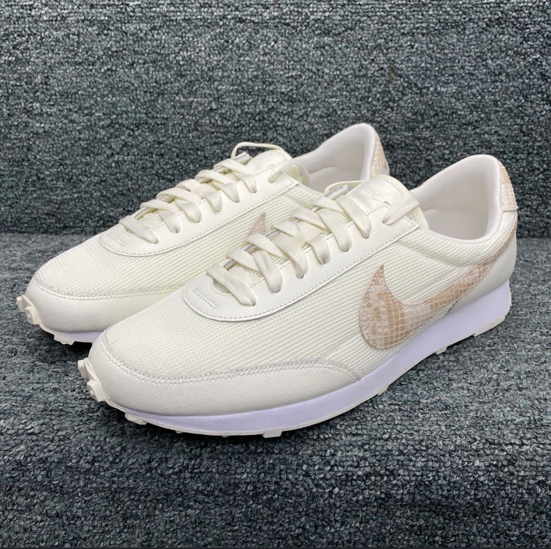 Nike Women's Daybreak