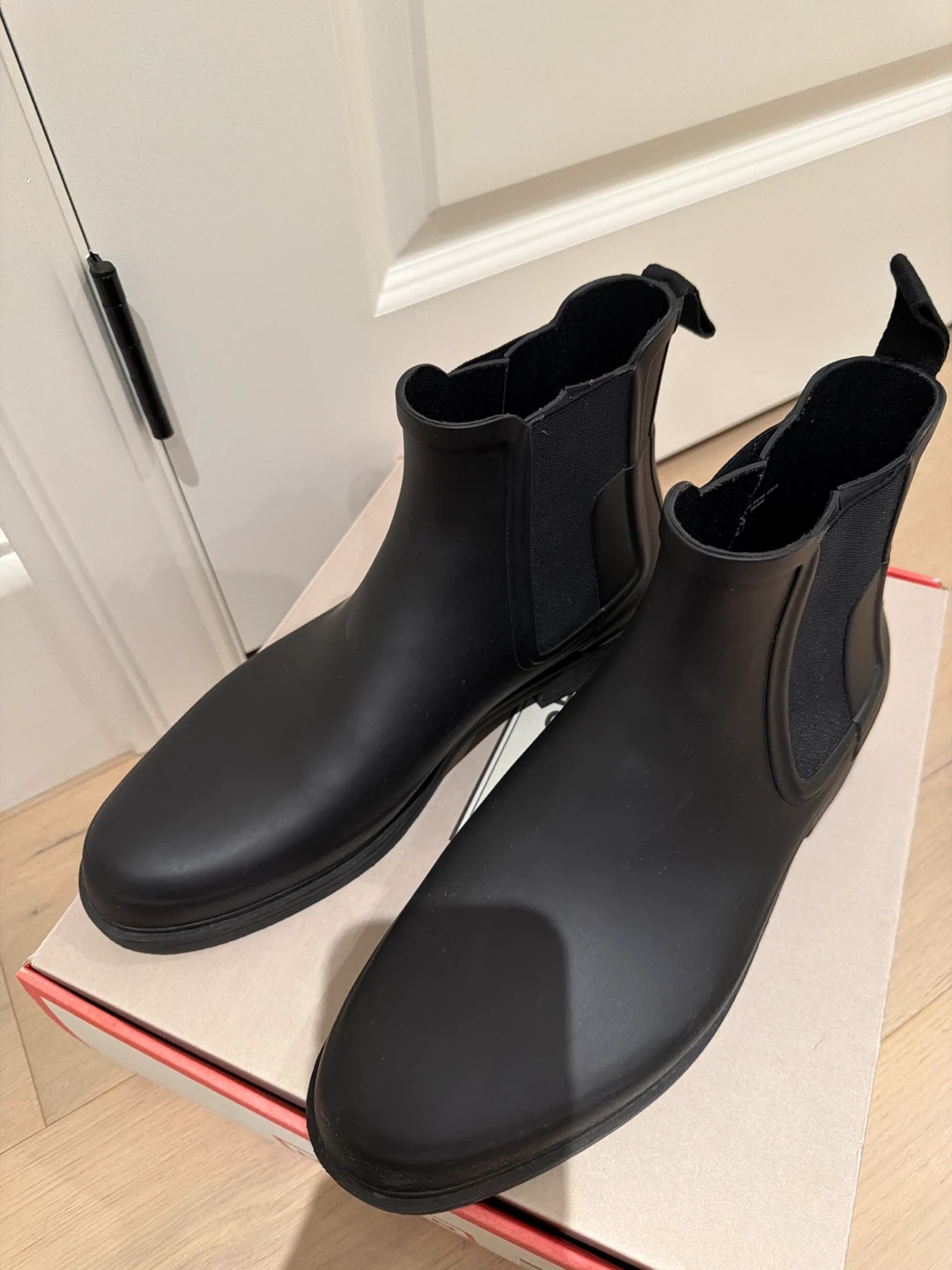 Men’s Hunter Refined Chelsea Boots (Like New!) - photo 2