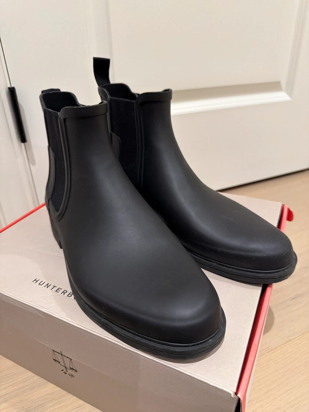 Men’s Hunter Refined Chelsea Boots (Like New!) - photo 5