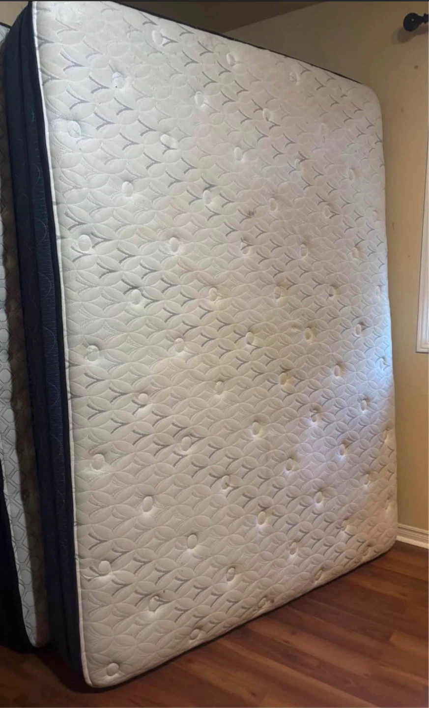 Queen size mattress - photo 2