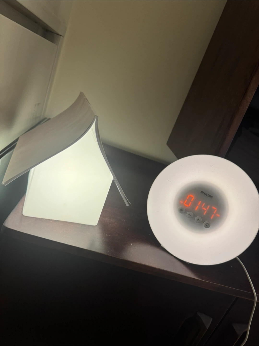 MOVING SALE alarm clock, happy light, book light reading - photo 2