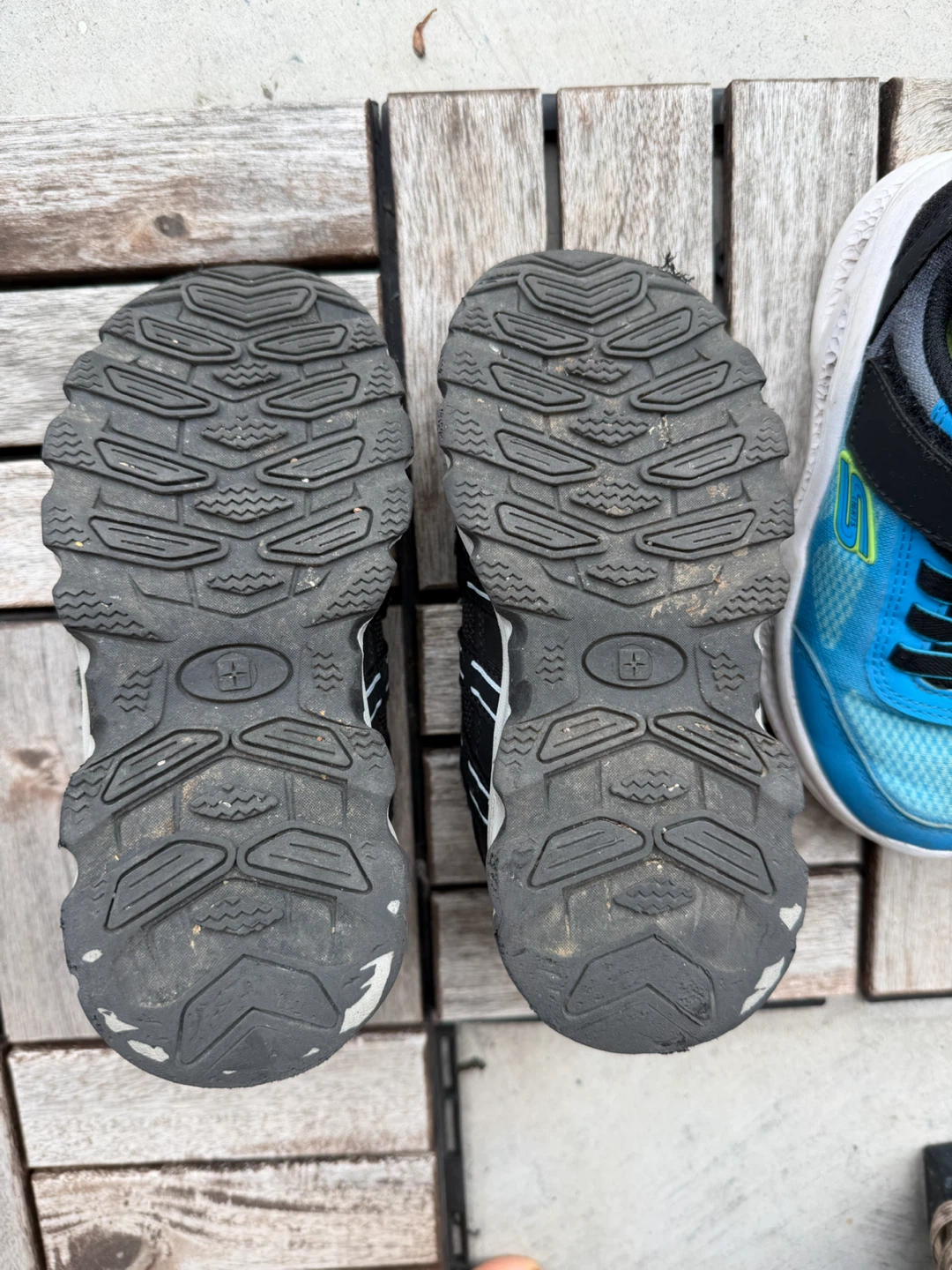 Mountain Warehouse Kids Trainers Size 12 - photo 2