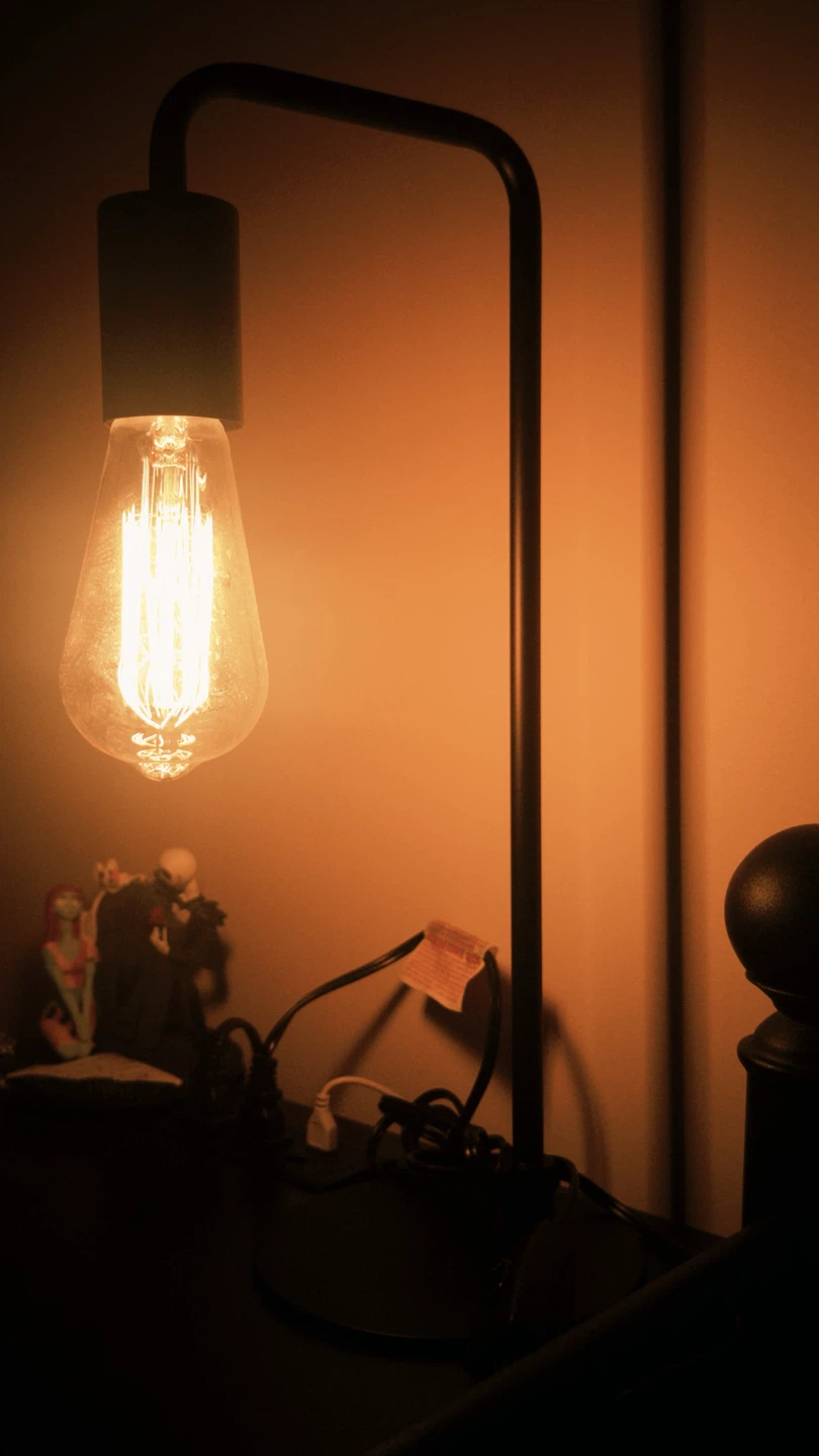 Minimalist Black Metal Table Lamp