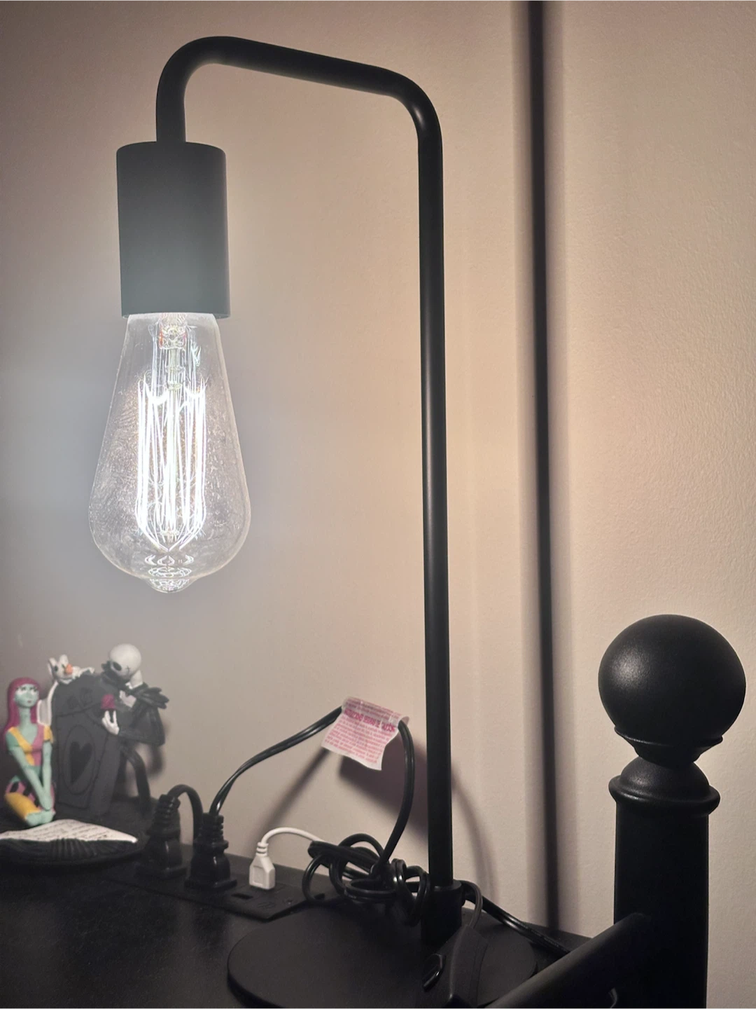 Minimalist Black Metal Table Lamp - photo 2