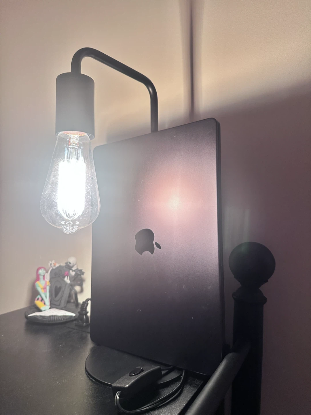 Minimalist Black Metal Table Lamp - photo 4