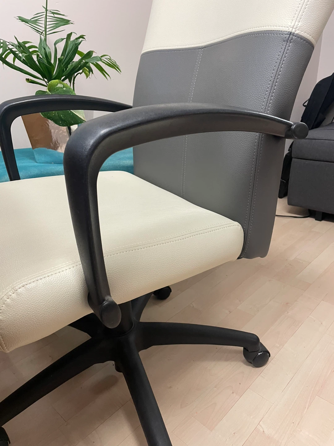 Office desk chairs - photo 5