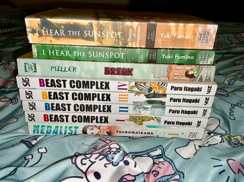 Assorted Manga and Graphic Novel Bundle - photo 3
