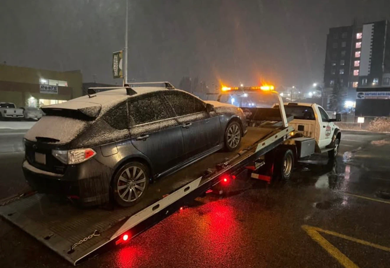 Flatbed Towing Service 403-446-0600 - photo 2