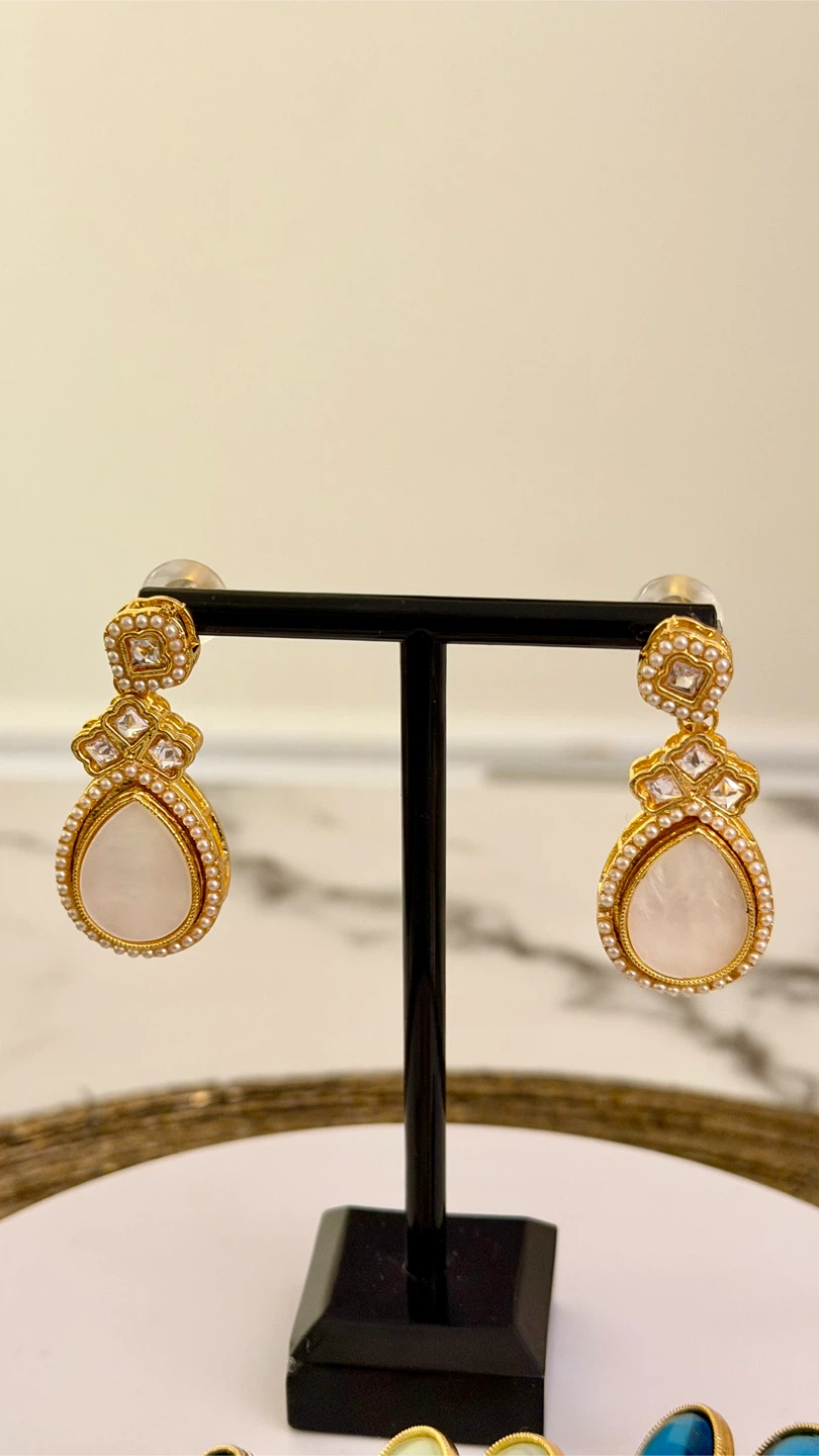 Set of 6 Pairs of changeable Teardrop Stud Earrings - photo 2