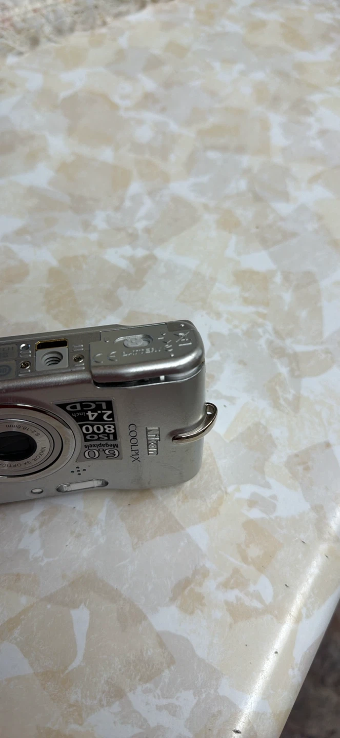 Nikon Coolpix L11 Digital Camera + 2GB Lexar SD Card - photo 4