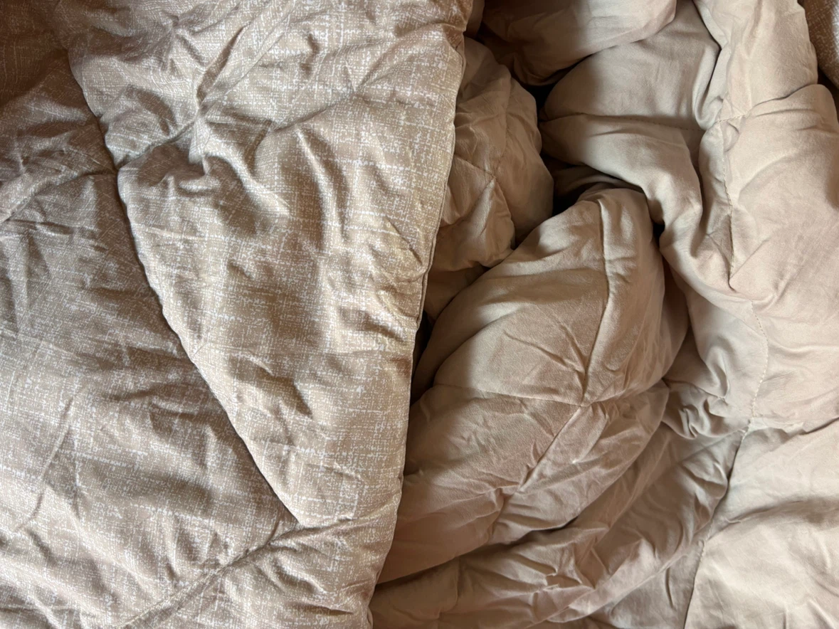 NWOT Simmons King Size Comforter