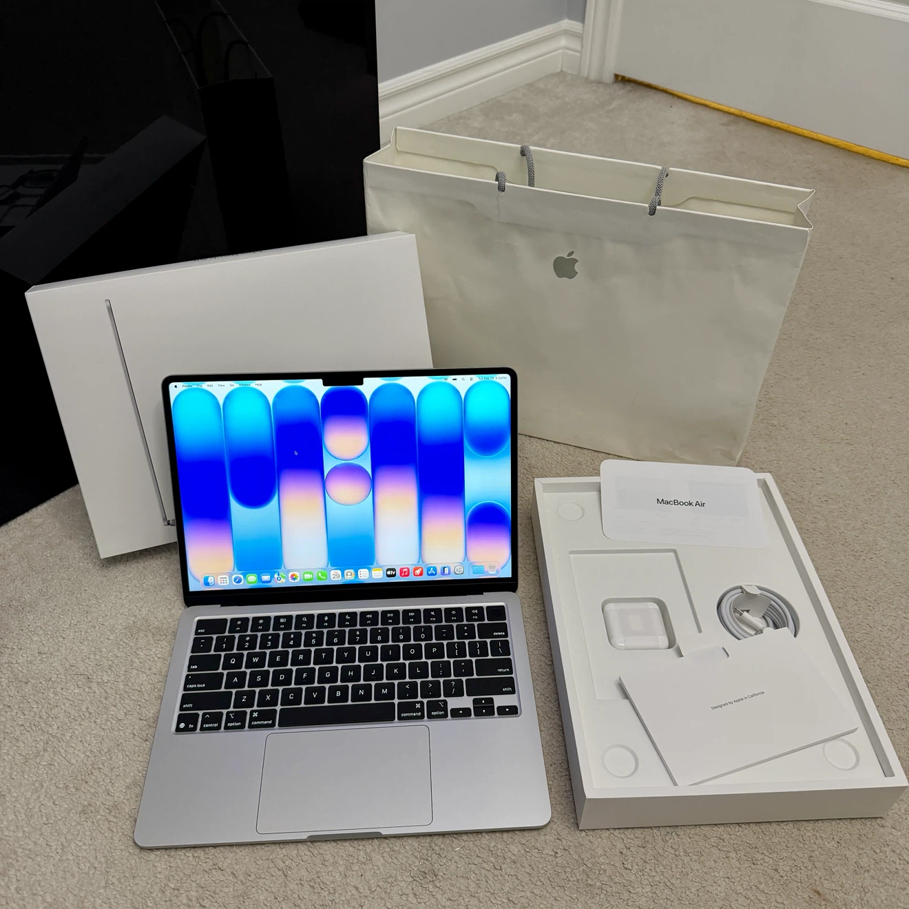 M4 / 16GB RAM / 512GB SSD / Macbook Air 2025 / 13" - *Brand New*