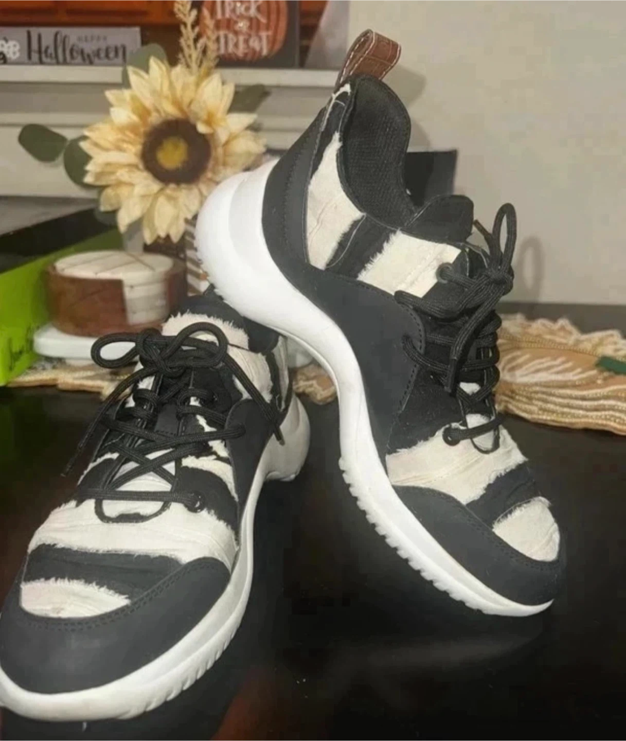 Sam Edelman Meena Cow Print Sneakers – Size 7.5 - photo 5