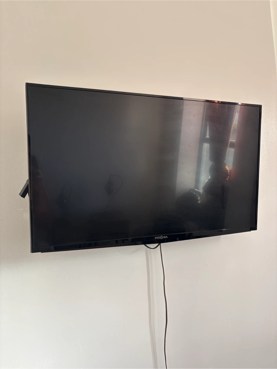 Insignia 32-Inch LED TV