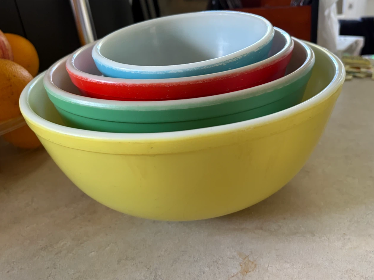 Vintage Pyrex Nesting Mixing Bowl Set