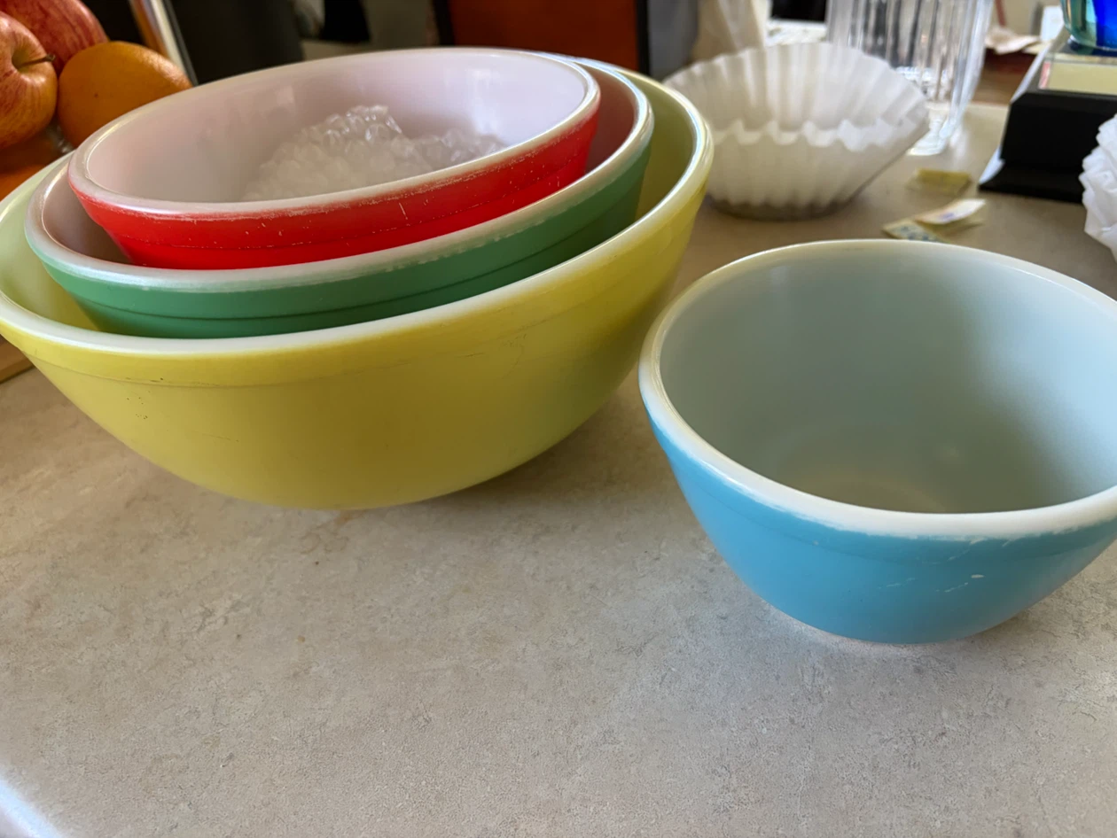 Vintage Pyrex Nesting Mixing Bowl Set - photo 5