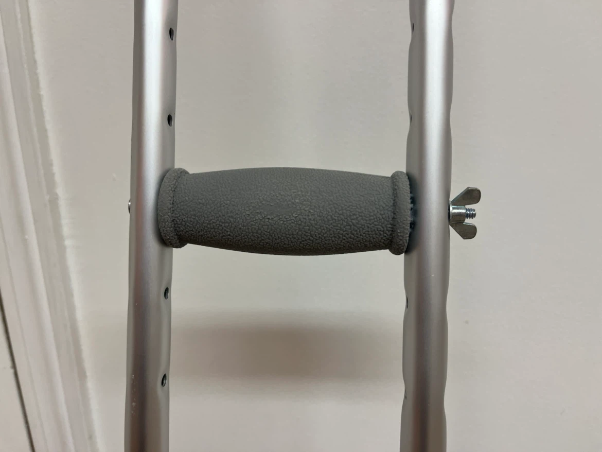 Crutches - Adult Medium Size - Like New - photo 3