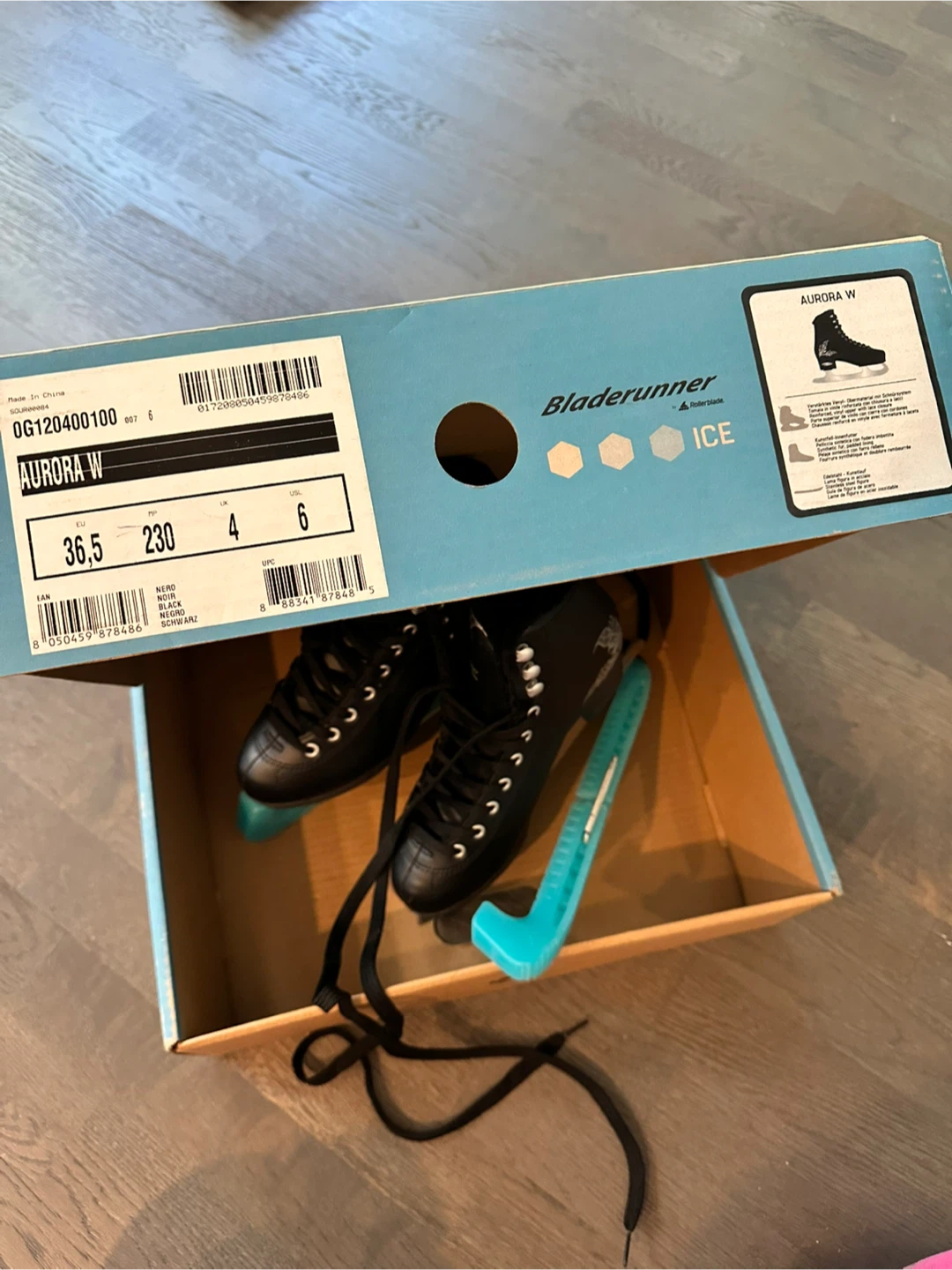 Bladerunner Aurora Figure Skates & Blade Cover - photo 5