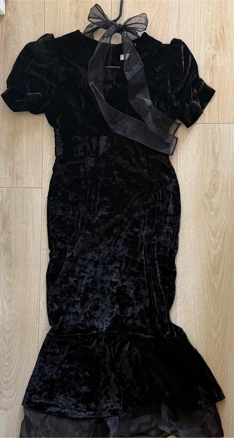 🖤 Black Velvet Dress with Bow Detail 🖤 - photo 3