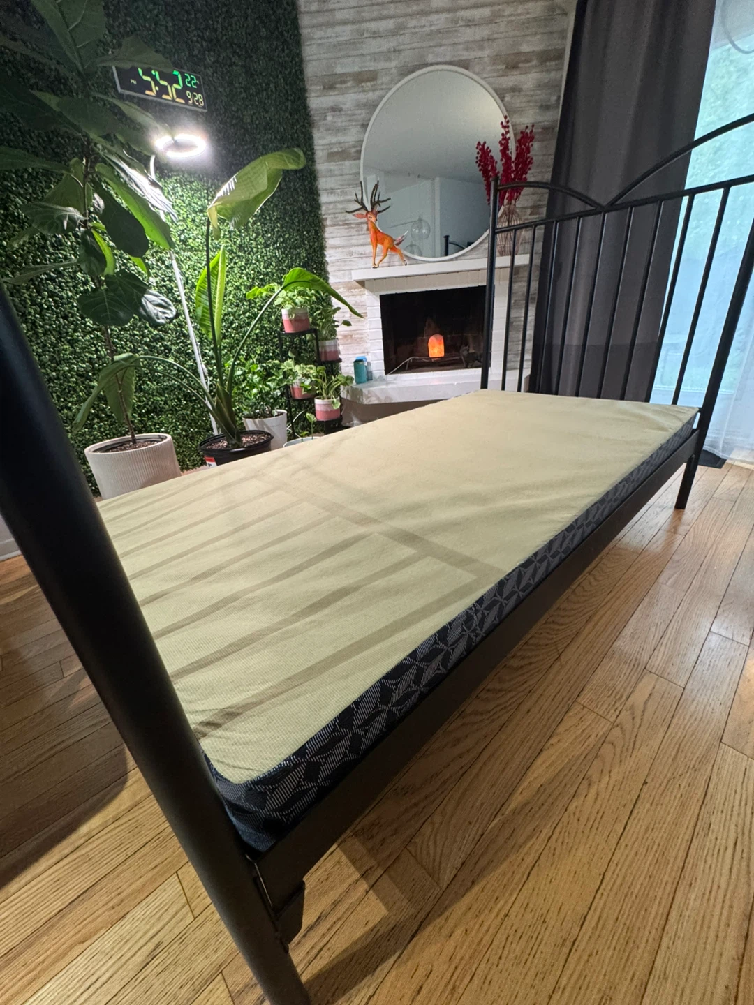 Single size metal bed frame with mattress - photo 3